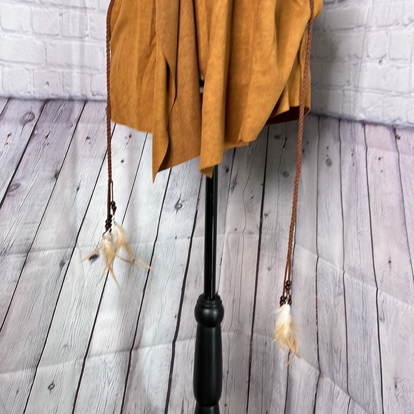 (Sold) Love Riche Faux Talia Vest with Feathers - Picture 2 of 8